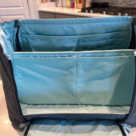 Hie Grovia v. 1 Diaper Bag in Gray/Blue + Pink Changing Pad/Case for Wipes - Picture 8 of 16